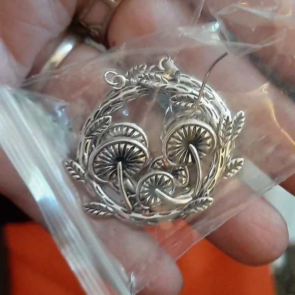 Silver antiqued titanium Mushroom leaf hoop boho earrings new - Picture 3 of 3